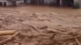 Banjir bandang akibat hujan ders mengguyur Sumatera Utara dan sekitarnya, menyebaba ada em,pat kota habis diterjang air bah, Selasa, 25 November 2025. Foto: Instagram@coachaddie.rel