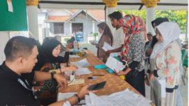 Sebanyak 960 warga di dua desa wilayah kecamatan Jogoroto, Jombang, Minggu 23 November 2025, menerima penyalur BLT Kesra masing-masing PKH Rp 900.000 untuk tiga bulan. Foto: Jombangkab.go.id