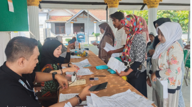 
					Sebanyak 960 warga di dua desa wilayah kecamatan Jogoroto, Jombang, Minggu 23 November 2025, menerima penyalur BLT Kesra masing-masing PKH Rp 900.000 untuk tiga bulan. Foto: Jombangkab.go.id