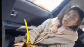 Telah berada di medsos vieo penangkapan seorang perempuan, belum diketahui identitasanya, sebagai terduga penculikan bocal perempuan bernama Bilqis, 4, tahun yang diculik pada hari Minggu 3 November 2025. Polisi Jambi telah menangkap dan menemukan bocah itu di Jambi diduga dijual dengan harga Rp 3 juta. Foto: Instagram@pinrang_info