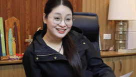 Pengadilan Filina telah menjatuhkan vonis hukuman seumur hidup kepada perempuan berkewarganegaraan Tiongkok, dinyatakan bersalah dalam kasus TPPO dan judi online. Ia dikenal juga sebagai walikota Bamban, Foto: bbc.com