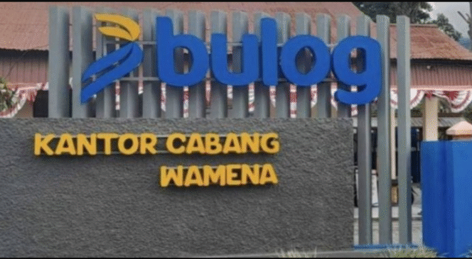 
					Asisten Tindak Pidana Khusus Kejati Papua, Nixon Nilla Mahuse, S.H., M.H., menjelaskan kasus penanganan korupsi beras cadangan pemerintah (BCP) di wilayah Wamena, yang merugikan negara hingga Rp 37-Rp80 miliar. Foto: Instagram@bulogwamena
