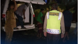 Jenazah Rika Julia Savitri, 27, menggunakan ambulans dari banyuwangi ke Ampelgading, Malang, setelah ditemukan jasadnya di  pantai Alas Purwo Banyuwnagi. Foto: Is