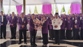 Kepala Dinas Pemberdayaan Masyarakat dan Desa Provinsi Jawa Timur, Ir. Budi Sarwoto, M.M, yang ikut hadir, menyampaikan apresiasi hangat atas nama Pemerintah Provinsi Jawa Timur, pada acara pelantikan ketua tim penggerak Posyandu wilayah kecamatan se Kabupaten Jombang, Rabu, 12 November 2025. Foto: Diskominfo Pemkab Jombang