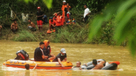 Tim SAR Gabungan berhasil menemukan jasad enam mahasiswa UI Walisongo, Semarang, yang tewas hanyur akibat banjir bandang di sungai Jolinggo, Kendal, Jawa Tenga, Selasa 4 November 2025. Foto: cnn