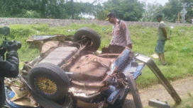 Terlelampar belasan meter dari titik tabrakan antara rangkaian KA Mutiara Timur dengan sebuah Acoord yang ditumpangi lima orang sekeluarga, Minggu, 30 November 2025, Foto: ist