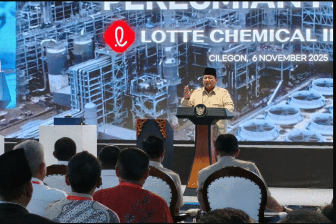
					Presieen Prabowo Subianto meresmikan pabrik petrokimia milik Lotte Korea, dengan invetasi Rp 64 triliun, di Cilegon, banten, Kamis 6  November 2025. Foto: istimewa