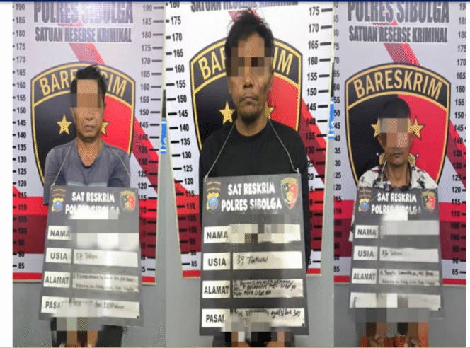 
					Polisi Polres Sibolga, Tapanuli Tengah, telah menangkap lima tersangka penganiayaan Arjuna Tamaraya di dalam maskid Agung Silboda, gegaran keberatan korban tidur di dalam masjid, Jumat dinihari, 31 Oktober 2025. Foto: Dok/Polres Sibolga