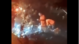 Petugas Inafis Polres Lamongan melakukan idenfikasi jasad yan ditemukan di RPH Perhutani Tanjung Wetan, Dusun Kalongan, Desa Lawak, Kecamatan Ngimbang, Kabupaten Lamongan, Senin malam 3 November 2025. Foto: tangkap layar video Instagram@kabarlamongan