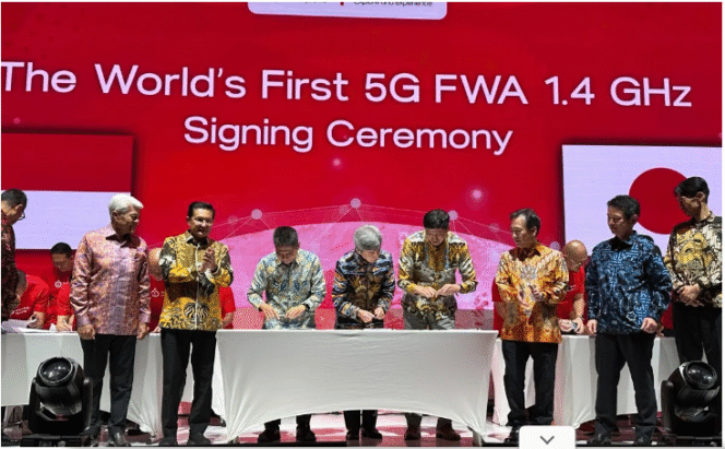 
					PT Solusi Sinergi Digital Tbk (WIFI) atau Surge, emiten yang terafiliasi dengan Hashim Djojohadikusumo, resmi menandatangani kerja sama komersial penuh dengan OREX SAI Inc., perusahaan patungan asal Jepang yang dibentuk oleh NTT DOCOMO dan NEC Corporation. Foto: antara