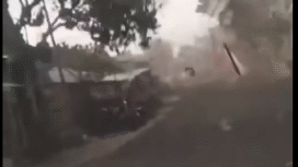 Hasil rekaman seorang pengendara mobil, saat di depan terjadi angin puting  beliung yang sedang melanda di dusun Krajan, Desa Sumbersekar, Kecamatan Dau, dengan 23 rumah di RT 1/RW 2 dan 10 rumah di RT 2/RW 2. Foto: tangkap layar video Instagram@kumpatan