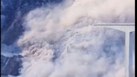 China membangun jembatan sepanjang 758 meter, yang menghubungkan anytara provinsi Suchuan dengan TIbet. Selasa, 11 November 2025, sebagian jembatan itu roboh. Foto: Instgram@channelnewsasia