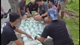 Penangkapan penyelundupan sabu 60 kilogram dilakukan oleh Ditresnarkoba Polda Sulteng pada Kamis, 13 November 2025, sekitar pukul 14.00 WITA di wilayah Pantai Barat, Kabupaten Donggala. Lokasi tepatnya di pesisir Desa Rerang, Kabupaten Donggala, yang dikenal sebagai jalur rawan penyelundupan narkotika. Foto: Instgaram@info.padek