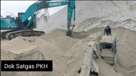 Begini cara cerdas pelaku millegal mining di Bangka Belitung, menghindari operasi Satgas Halilintas, mereka menimbun alat-alat berat dengan pasir. Foto: Dok/ Satgas PKH Babel