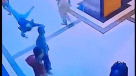 Terjadi kasus penganiayaan di dalam masjid Agung Sibolga, kemudian korban diseret keluar akhirnya meninggal dunia setelah dirawat, Sabtu dinihari 1 Oktober 2025. Foto: tangkap layar video Instagram@majeliskopi008