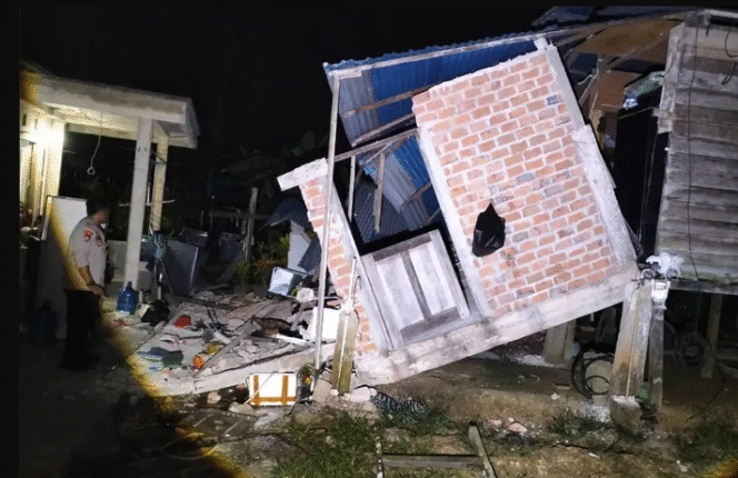 
					Gempa di Pulau Tarakan, Kalimantan Utara, 5 November 2025, tidak ada korban jiwa. Beberap bangunan rumah warga, RSD Tarakan dan Bandara Juanta terjadi kerusakan. Foto: jurnalborneo.com