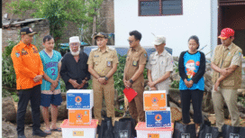 Pasca bencana angin ribut, Minggu 2 November 2025, tim gabungan Penanggualngan Bencana Jombang telah membagikan bantuan, Senin 3 Oktober 2024,  meringan beban warga yang tertimpa musibah. Foto: Jombangkab.go.id