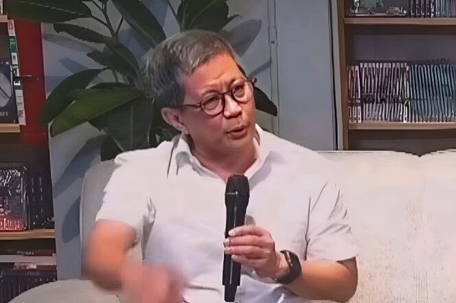 
					Rocky Gerung: Membaca Buku Adalah Bahan Bakar Debat