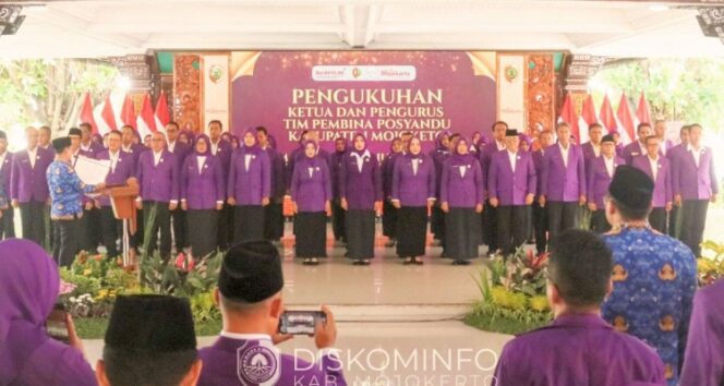 
					Tim Pembina Posyandu Kabupaten Mojokerto baru dikukuhkan untuk masa bakti 2025-2030 oleh Bupati Mojokerto, Muhammad Albarra, Senin (1/12/2025). Dok.Diskominfo