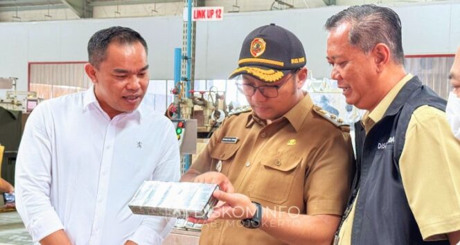 
					Wakil Bupati Mojokerto, M. Rizal Octavian, mewakili Bupati Mojokerto, Muhammad Albarra. Dok.Diskominfo