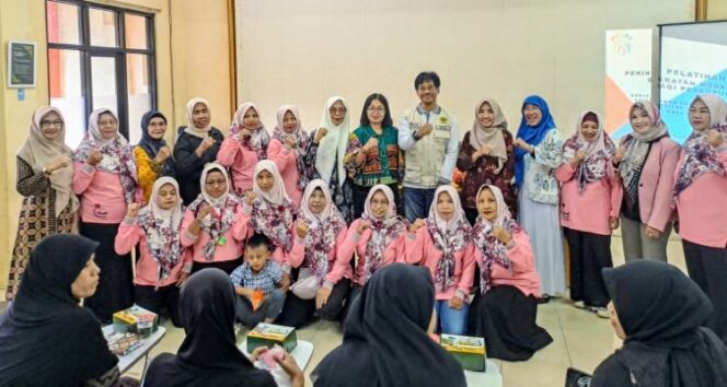 
					Pelatihan Peningkatan Modal Usaha bagi Pelaku Industri Rumah Tangga di Mojokerto. Dok.Humas