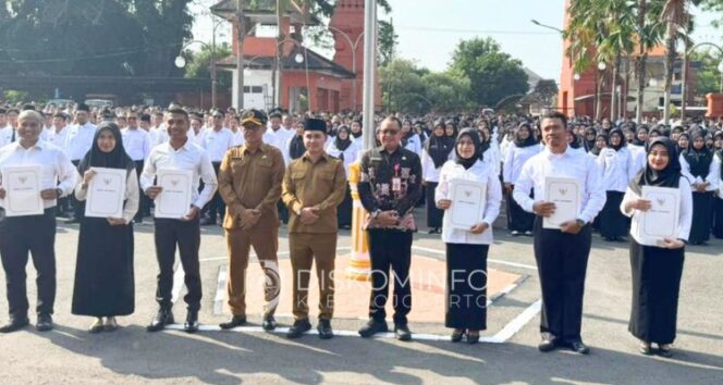 
					Pengangkatan Pegawai Pemerintah dengan Perjanjian Kerja (PPPK) Paruh Waktu Tahun 2025. Dok.Diskominfo