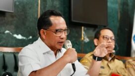 Mendagri Tito Karnavian resmi berhentikan sementara Bupati Aceh Selatan karena ke luar negeri tanpa izin di tengah kondisi tanggap bencana. (Dok Kemendagri)