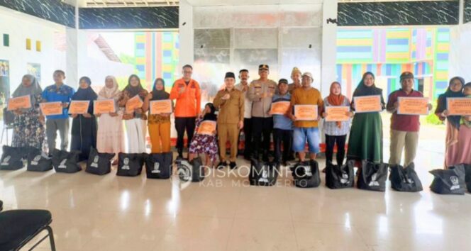 
					Pemkab Mojokerto Salurkan Bantuan Material untuk Warga Terdampak Angin Kencang. Dok.Diskominfo