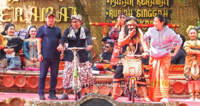 
					Peringatan ulang tahun ke-3 Pasar Keramat di Desa Warugunung, Kecamatan Pacet, Kabupaten Mojokerto, Minggu (14/12) pagi.(Ist)