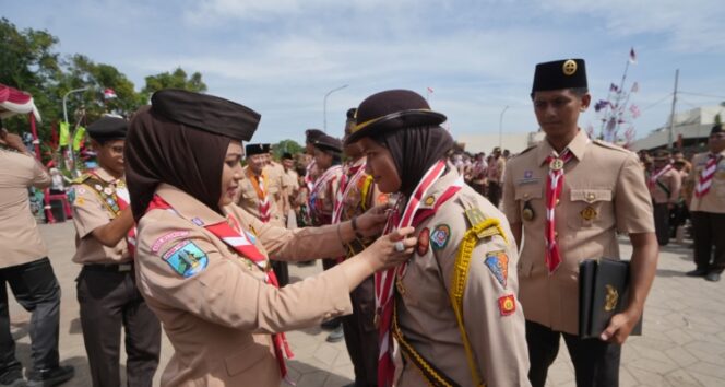 
					Wali Kota Mojokerto melantik 1.378 Pramuka Garuda dari pasukan Siaga, Penggalang
. Dok.Humaa