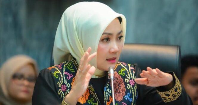 
					Kuasa hukum Atalia, Debi Agusfriansa, menegaskan isu selebgram Lisa Mariana tidak terkait dengan gugatan. 
Ia menekankan materi perceraian bersifat privat dan tidak bisa dipublikasikan. 
