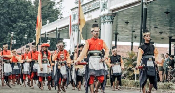 
					Penampilan Bregada Prajurit Keraton Yogyakarta. (Foto: Kawedanan Tandha Yekti)