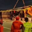 Proses evakuasi Kecelakaan Bus di Exit Tol Krapyak Semarang. Dok.Basarnas Semarang 