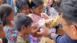 Tangkapan layar keceriaan anak-anak Aceh Tamiang di tengah penanganan banjir bandang. (TikTok/PAPAY_YA)