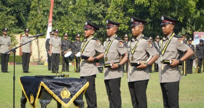 
					Kapolda Jatim Kukuhkan 247 Bintara Remaja. Dok. SPN Polda Jatim 