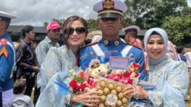 Dewi Perssik menghadiri pelantikan anaknya, taruna Gabriel di Akademi Militer di Magelang. (Foto.ig@dewiperssik9) 