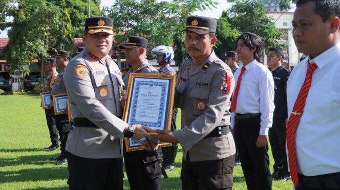 
					Berprestasi, 10 Subsatker dan 12 PNPP Polres Jombang Dapat Penghargaan