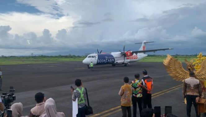 
					Penerbangan perdana Genpasar-Jember