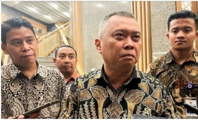 
					Menhub Dudy Prawiragandhi