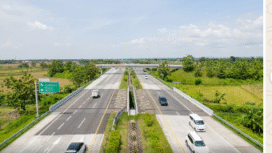 Peryaaan Natal 2025 dan Tahun Baru 2026, diprediksi jumlah alat transportasi yang melewai Tol Surabaya-Mojokerto, mencapai 750.000 unit kendaraan. Foto: kredoneww.com/ elok apriyanto