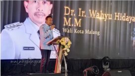 Walikota Malang saat peletakan batu pertama