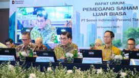 Foto:Istimewa
Komisaris Utama SIG, Sigit Widyawan (tengah) memimpin jalannya Rapat Umum Pemegang Saham Luar Biasa (RUPSLB) Tahun 2025 di Jakarta, Senin (22/12).