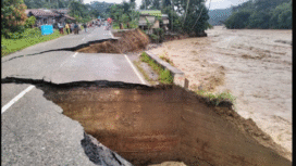 Aceh Tamiang lumpuh total, jalan-jalan rusak, jembatan putusa, akibat banjir dan tanah longsor di wilayah pantai timur Provinsi Aceh itu, sejak 26 November 2025. Foto: Pemkab Aceh Tamiang