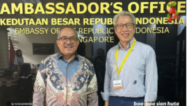 Foto bersama mantan Dubes RI di Singapura, Suryopratomo bersama Joseph Oetomo, sebagai bos utama PT Toba Lestari Pulp Tbk. Foto: Instagram@baligetalk