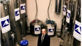 Alcor Life Extension Foundation dan Cryonics Institute adalah dua organisasi utama di AS yang menyediakan layanan kriopreservasi (penyimpanan beku jenazah atau otak dalam nitrogen cair) dengan harapan dapat dihidupkan kembali di masa depan melalui kemajuan teknologi. Foto: Instagram@mediastory.id