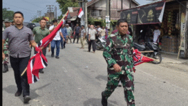 Pasukan TNI di bawah Koream 001/Lilawngsa melakukan respon atas aksi unjuk rasa warga Lhokseumawe , Aceh, Kamis, 25 Desember 2025. Mereka menggelar aksi unjuk rasa dengan memabawa bendera Aceh Merdeka. Foto: habapublik.com