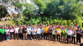 Memerpingati Hari Menanam Pohon Indonesia (HMPI), Hari Cinta Puspa dan Satwa Nasional (HCPSN), serta Hari Amal Bhakti (HAB) ke-80 Kementerian Agama, dilaksanakan di Sendang Slaji, Desa Sumberaji, Kecamatan Kabuh, Jombang. Jumat 5 Desember 2025. Foto: Diskominfo Pemkab Jombang