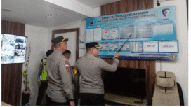 Kapolres Jombang, AKBP Ardi Kurniawan telah mempersiapkan pengamanan dan pelayanan bagi masyarakat yang melaksanakan acara Natal 2025 dan Tahun Baru 2026. Polres telah mendirikan satu pos pelayanan dan lima pos pengamanan. Foto: kredonews.com/ elok apriyanto