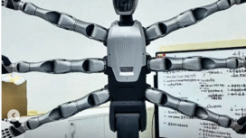 Dengan enam lengan bionik yang memungkinkan multitasking simultan, MIRO U dirancang untuk meningkatkan efisiensi penyesuaian lini produksi hingga 30%, setara dengan produktivitas 3-4 pekerja manusia dalam tugas berulang seperti perakitan, pengangkatan material, dan pergantian alat. Foto: Instagram@futuretec