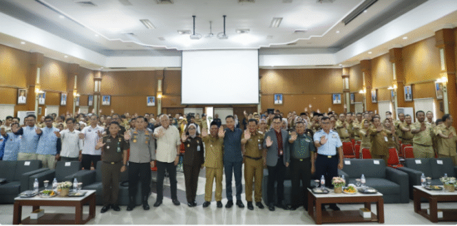 
					Pemkab Jombang mewnyelenggarakan Fokus Griup Discussion (FGD) membahaya korupsi pada Hari Anti Korupsi Sedunia (Hakodia), dna mengukuhkan 12 genarasi muda penyluh anti korupsi, Senin, 8 Desember 2025. Foto: jombangkab.go.id